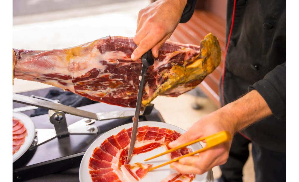 La Verdad sobre Cortar Jamón: Guía para no Desperdiciar Nada